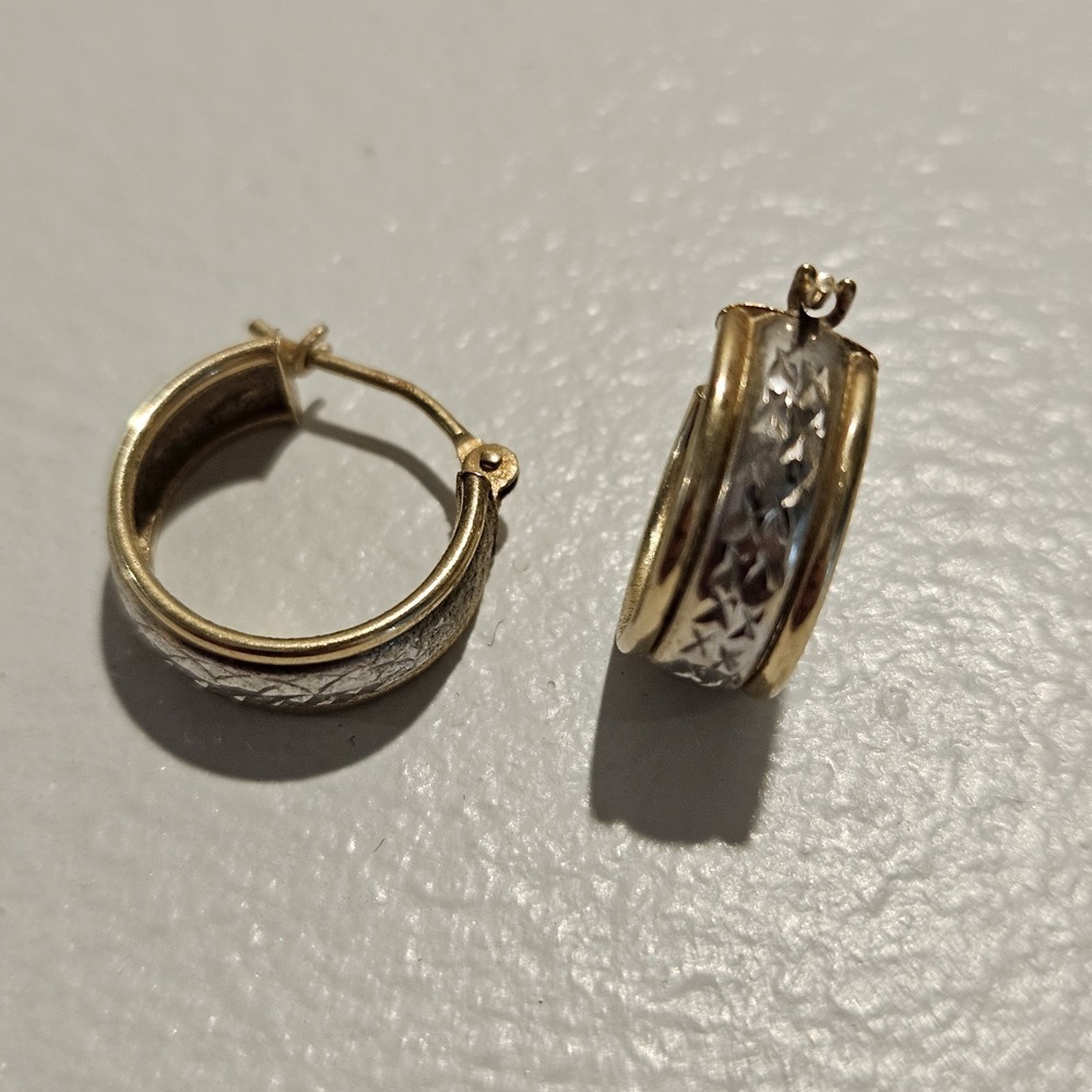 14K Yellow Gold Hoop Earrings Two Tone Diamond Cut Huggie Latch Back Vintage 1g